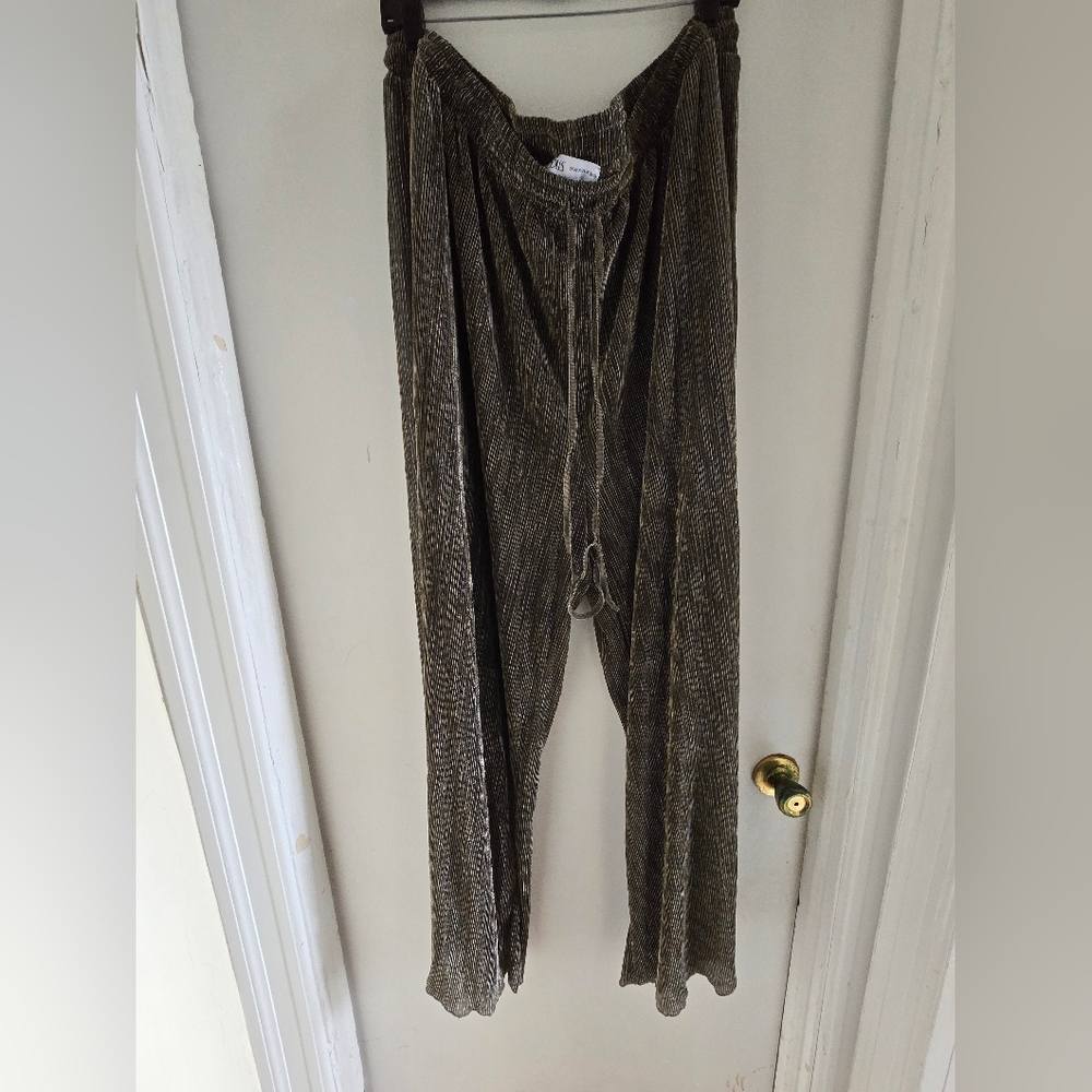 Rebdolls Metallic Wide-Leg Pants in Black and Gold